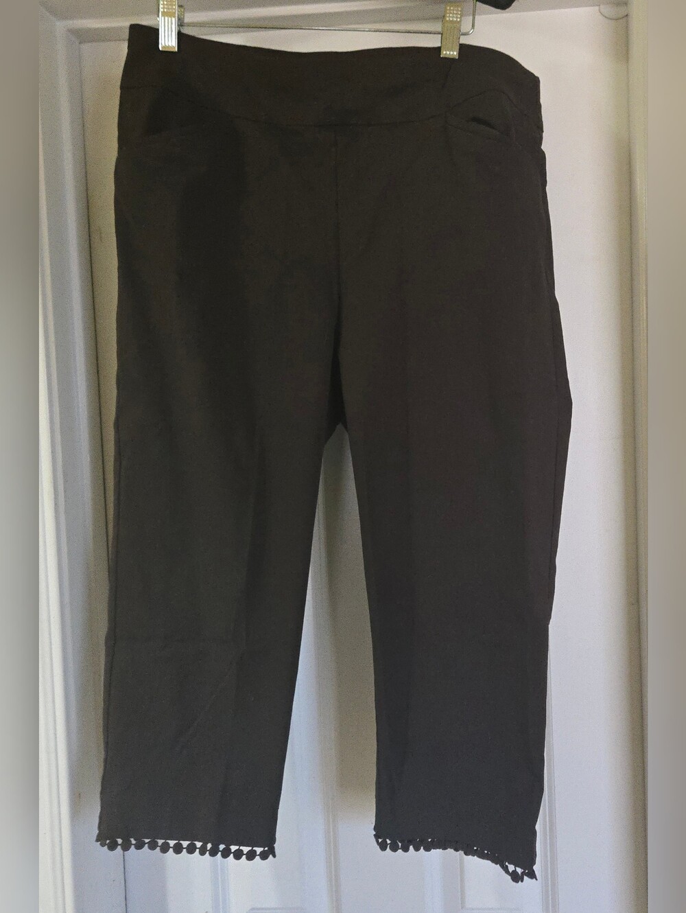 Chico's Perfect Stretch Women's Dark Brown Cropped Capris with Pom-Pom Hem 2.5